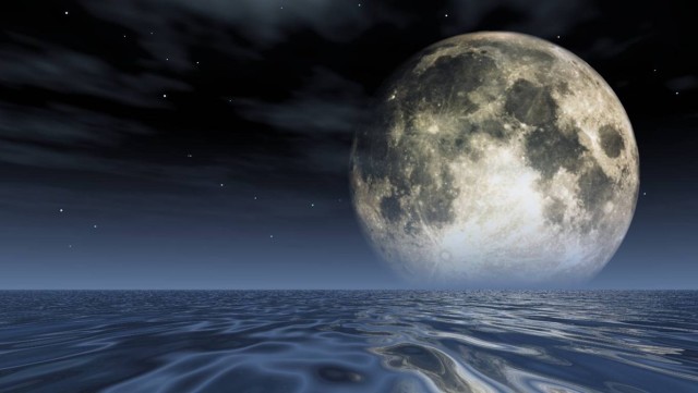 moon_and_sea_by_poet1960-d32z6i7